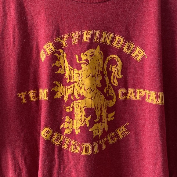 Harry Potter Gryffindor Quidditch Shirt - Picture 4 of 5